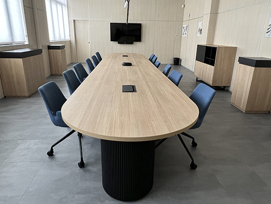 Proyecto interiorismo oficina Cembre
